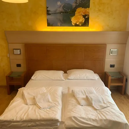Hotel Garni Delle Rose Ceniga Exterior photo