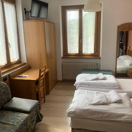 Hotel Garni Delle Rose Ceniga Exterior photo